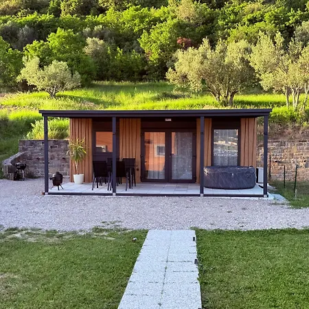 Mobile House Aurora With Whirlpool